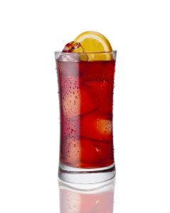 Cocktail mit Eiswürfeln